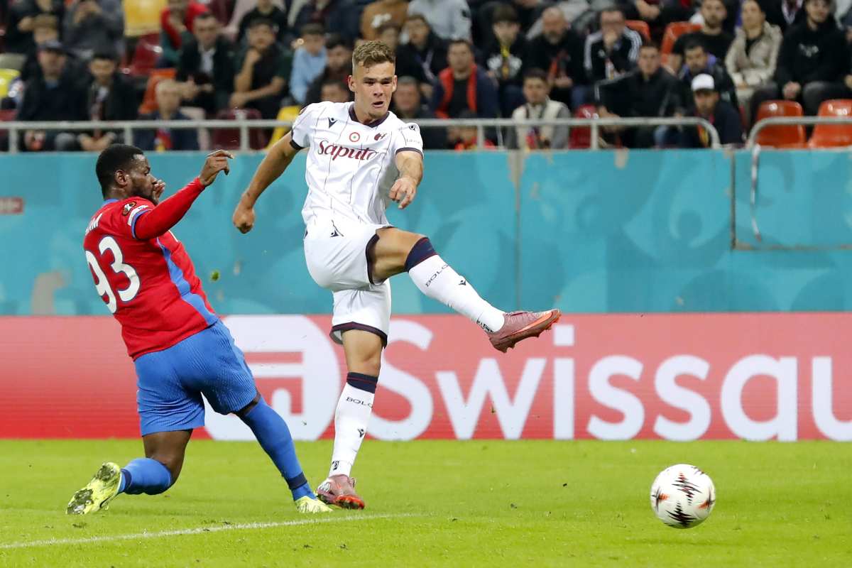 Thijs Dallinga calcia il pallone