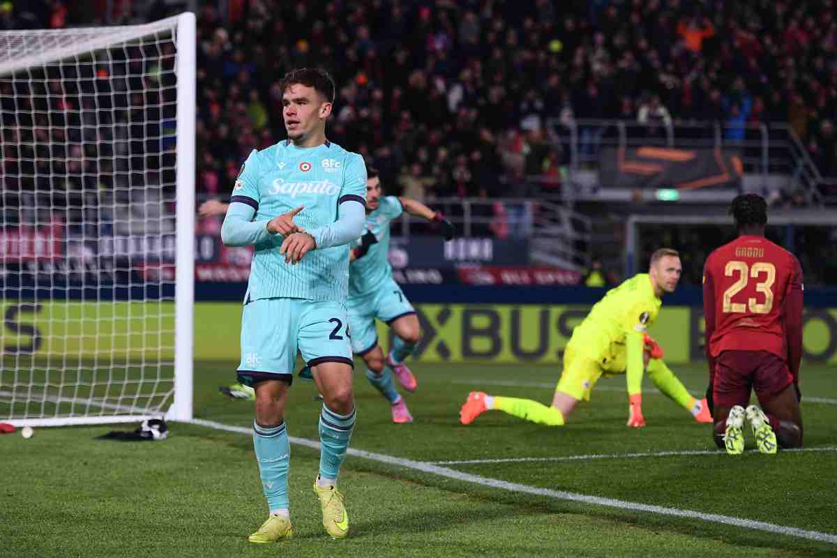 Dallinga che esulta durante il gol