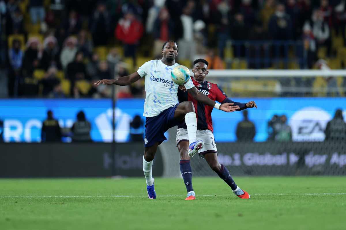 Thuram e Lucumí a contrasto durante Bologna-Inter di Supercoppa