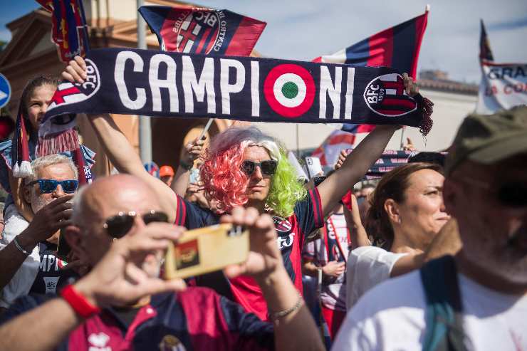 Tifosi del Bologna festeggiano
