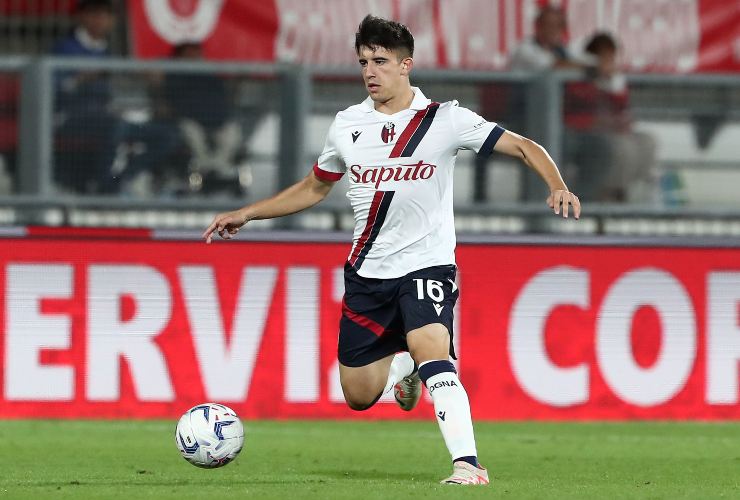 Tommaso Corazza con la maglia del Bologna. 