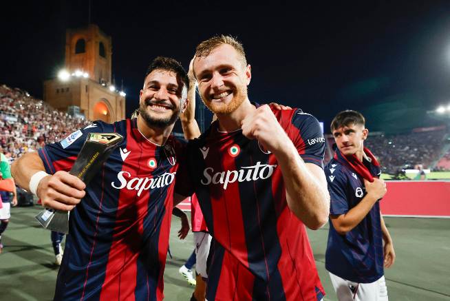 Tommaso Pobega festeggia con Riccardo Orsolini