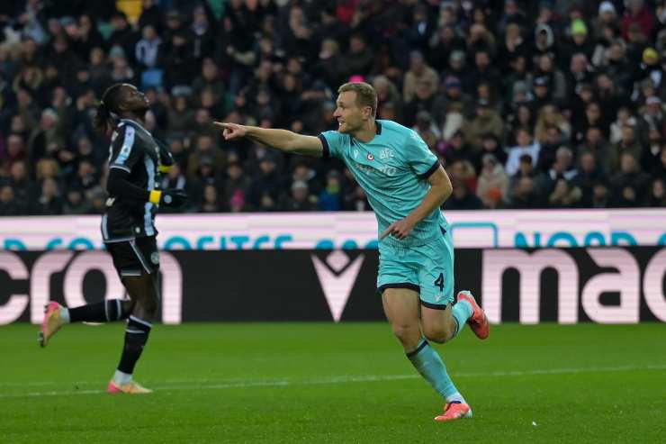 Tommaso Pobega esulta dopo il gol all'Udinese