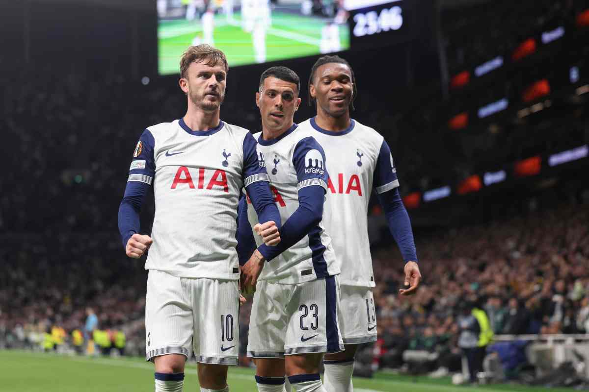 Udogie esulta con Porro