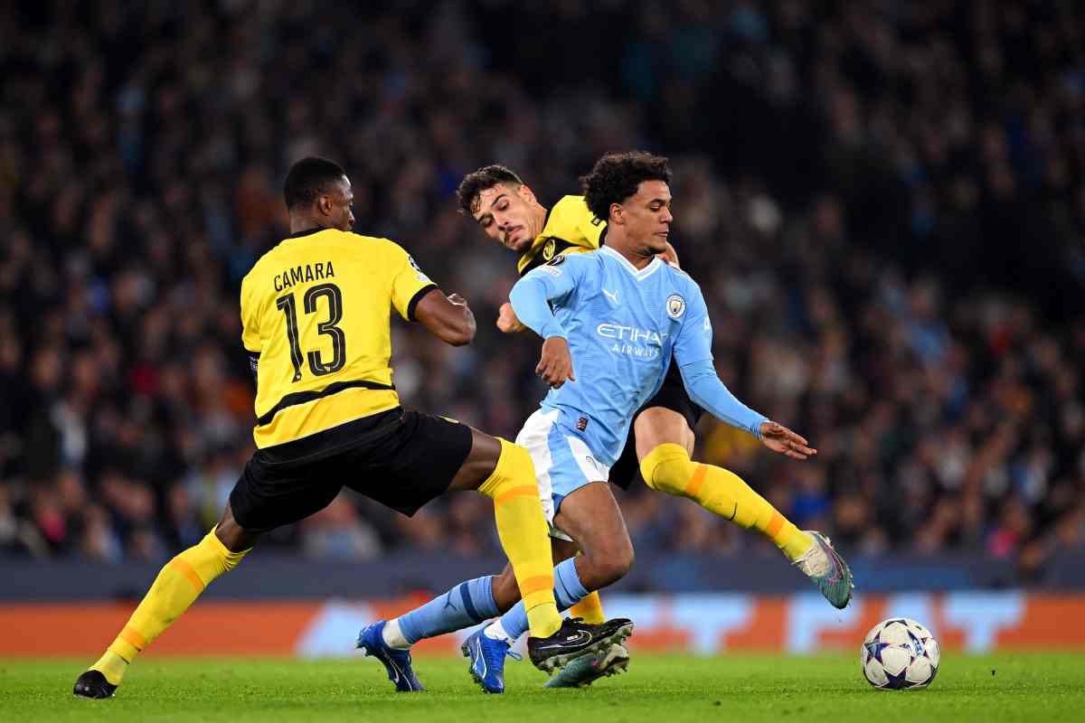 Ugrinic in azione durante la gara contro il Manchester City