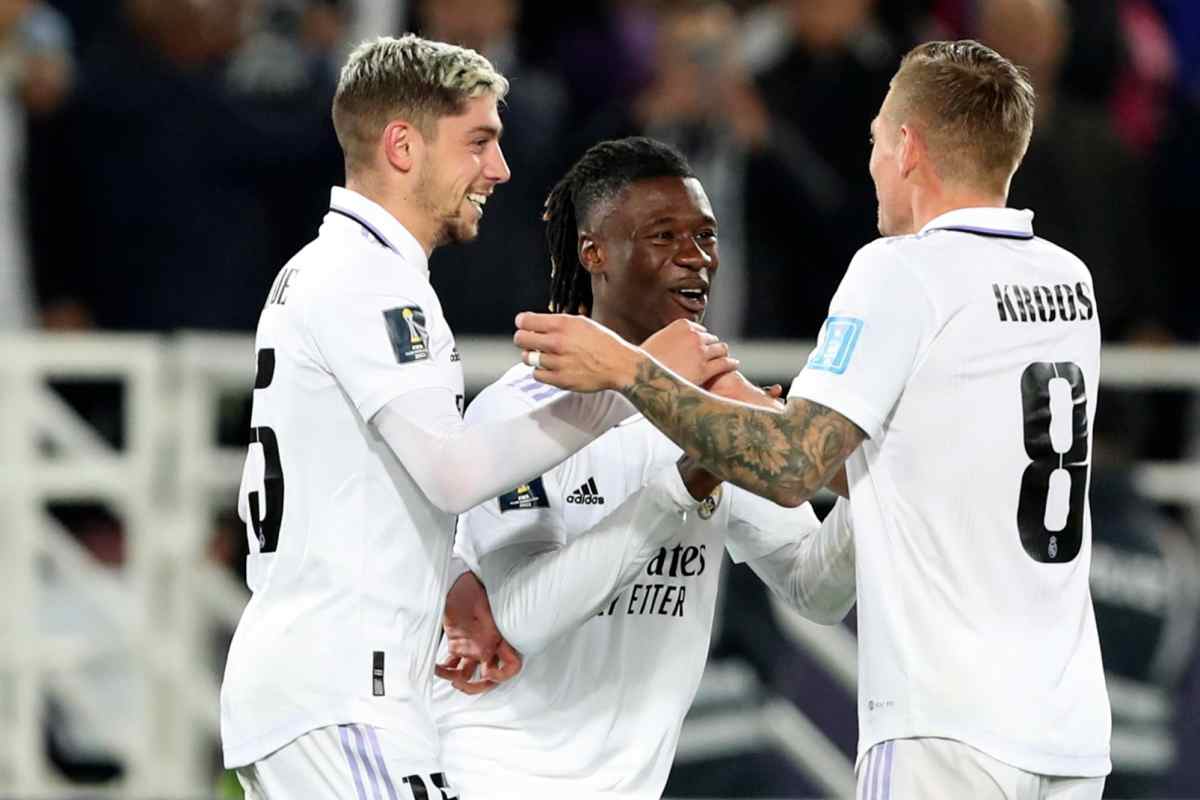 Valverde con i compagni con il Real Madrid
