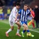 Victor Valdepeñas in azione durante Alaves-Real Madrid