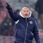 Vincenzo Italiano dà le indicazioni ai giocatori