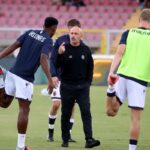 Vincenzo Italiano nel riscaldamento a Lecce