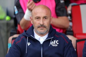 APRIL 05: Vincenzo Italiano, Head Coach of Bologna, looks on prior to the Serie A match between US Cremonese and Bologna FC 1909 at Stadio Giovanni Zini on April 05, 2026 in Cremona, Italy.