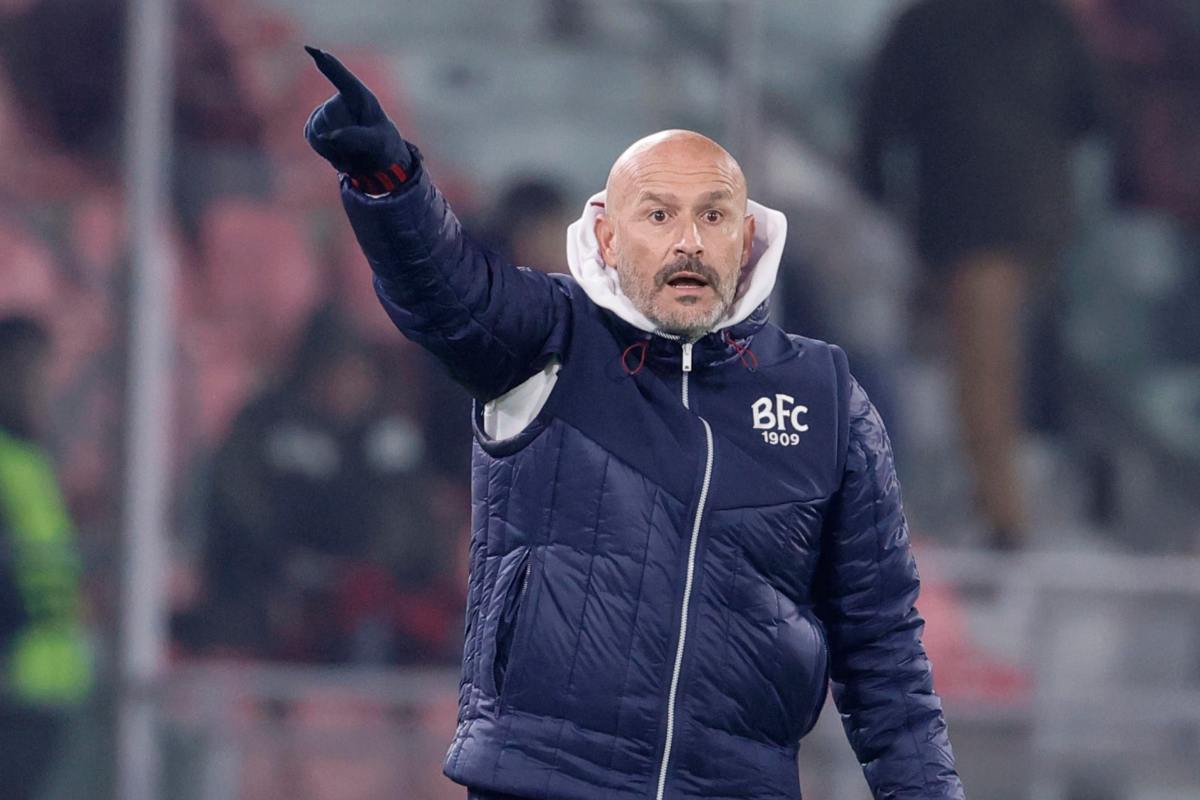 Vincenzo Italiano dà le indicazioni ai giocatori