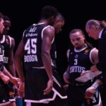 La Virtus Bologna a timeout con Dusko Ivanovic