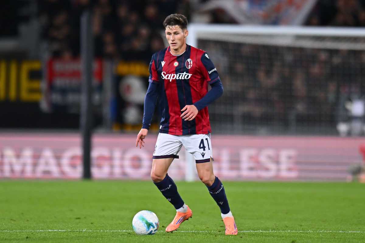 Martin Vitik in possesso palla durante Bologna-Torino