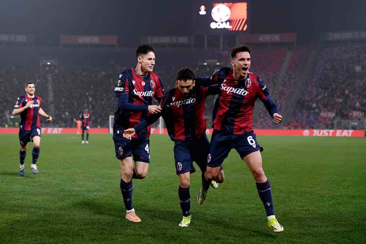 Vitik, Joao Mario e Moro esultano dopo il gol del portoghese in Bologna-Brann