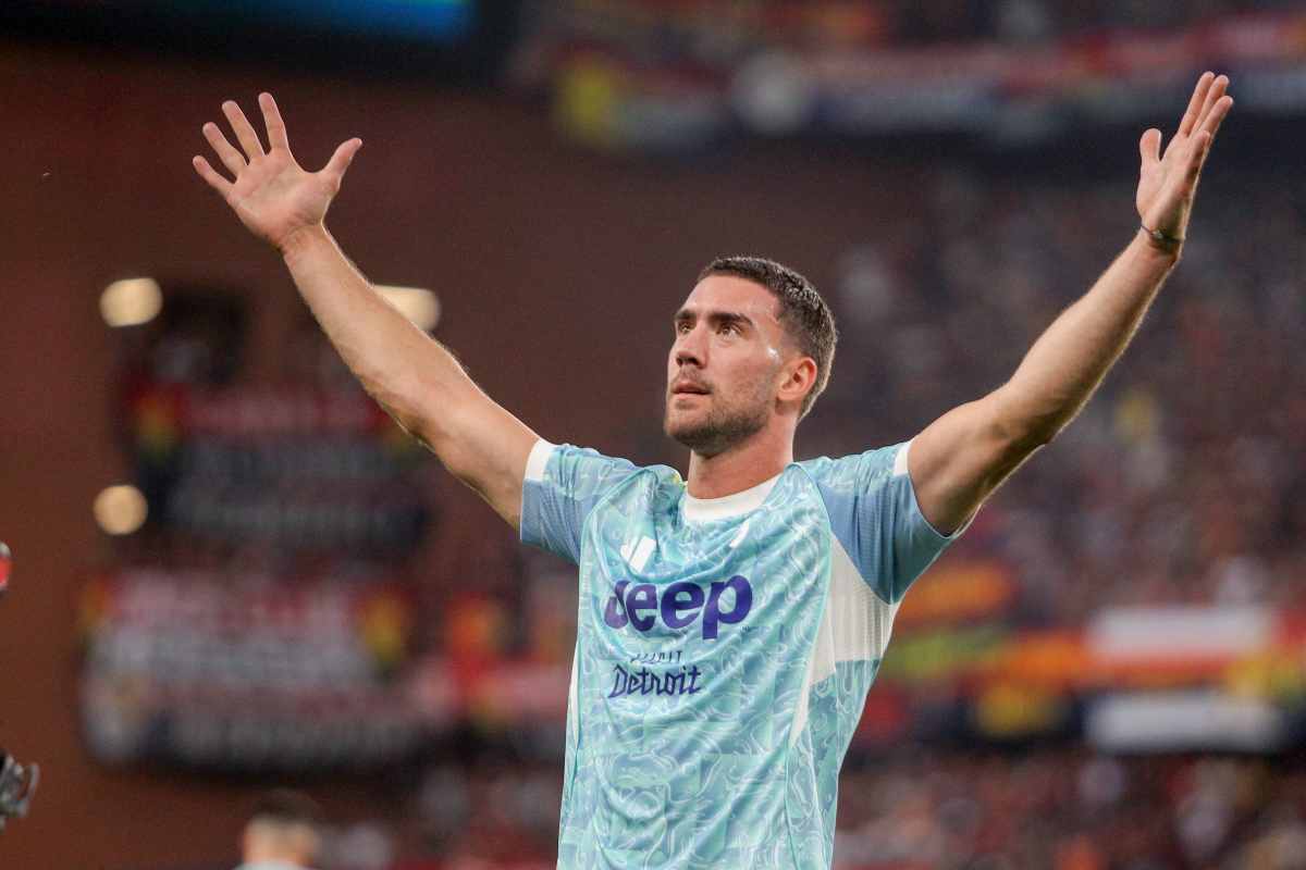 Vlahovic esulta dopo una rete