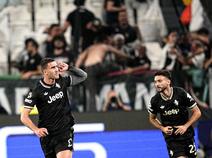 Vlahovic esulta dopo una rete