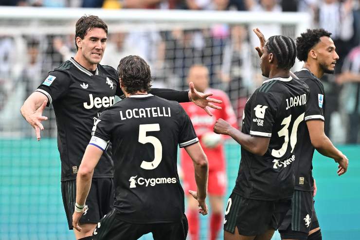 Vlahovic e Locatelli esultano