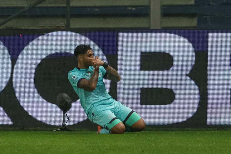 Santiago Castro esulta per il gol in Parma-Bologna