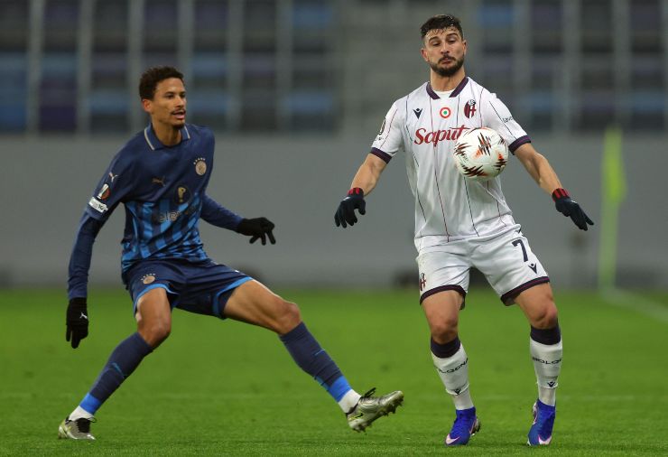 Riccardo Orsolini in azione contro il Maccabi Tel Aviv