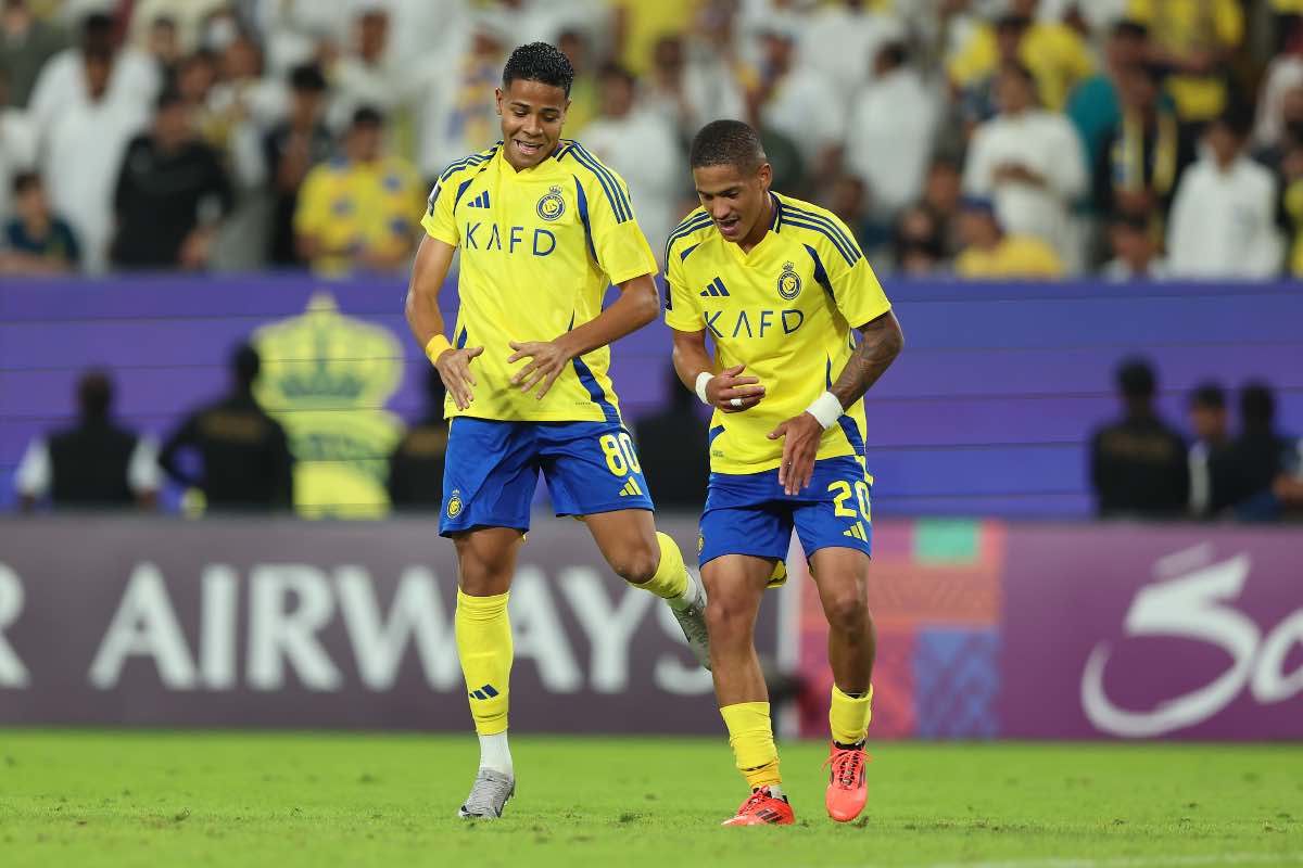 Wesley e Angelo esultano dopo il gol