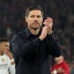 Xabi Alonso applaude il pubblico