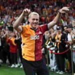Yilmaz durante i festeggiamenti