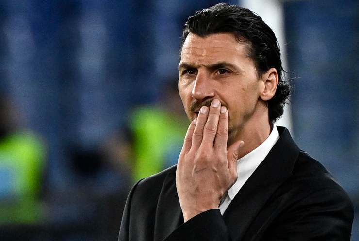 Zlatan Ibrahimovic pensieroso e preoccupato