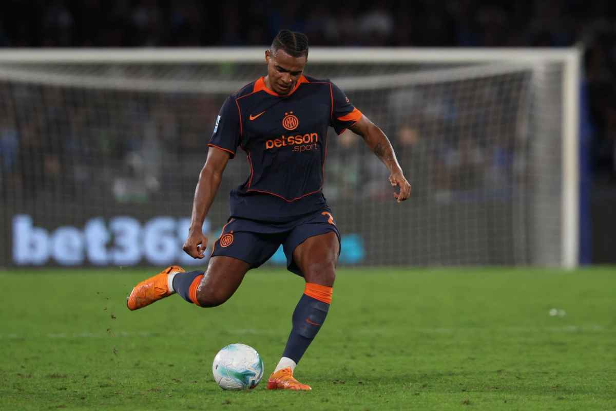 Akanji in campo