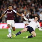 Martin Vitik e Ollie Watkins in contrasto