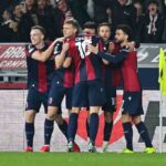 I calciatori del Bologna esultano per un gol