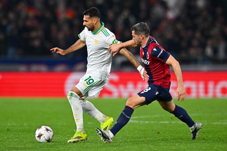 Remo Freuler in contrasto con Zeki Celik