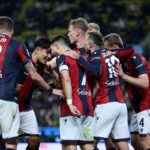 I calciatori del Bologna esultano per un gol