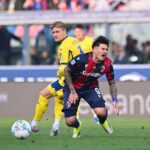 Santiago Castro in contrasto con Martin Frese