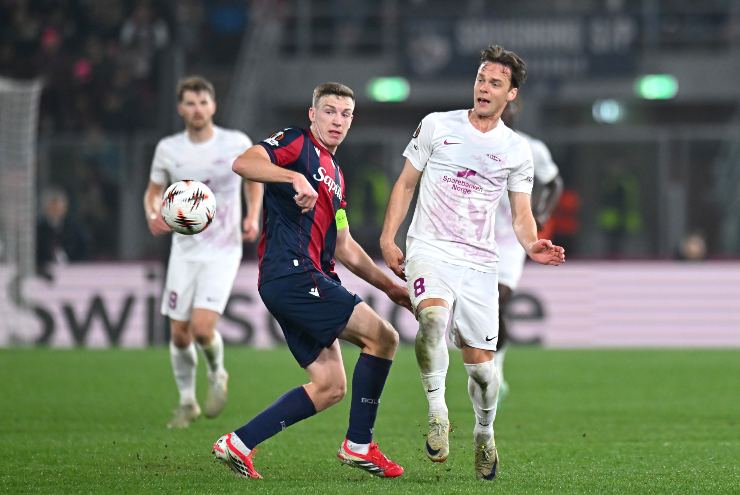 Lewis Ferguson e Felix Myhre in contrasto