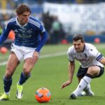 Remo Freuler e Nico Paz in azione