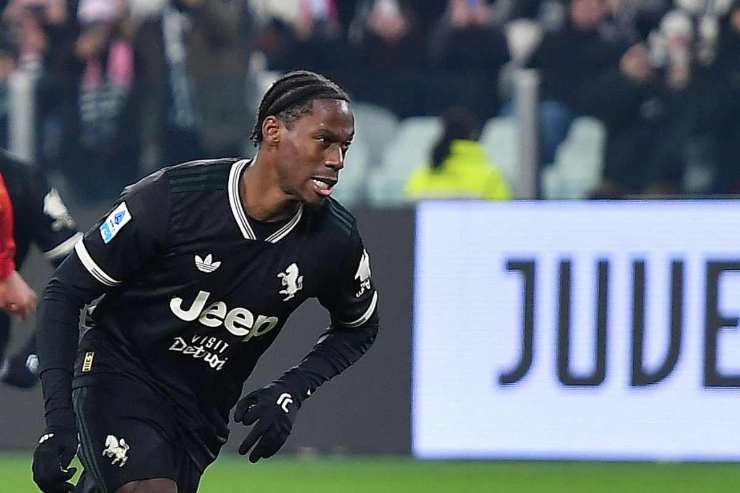 Jonathan David in campo con la maglia della Juve