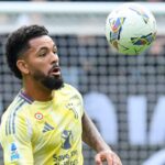 Douglas Luiz in azione