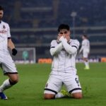 Santiago Castro e Riccardo Orsolini esultano per un gol