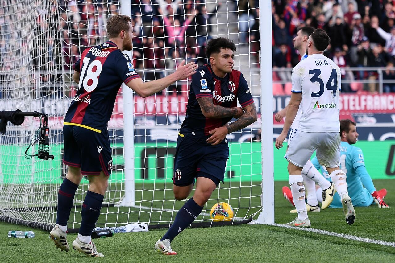 Santiago Castro del Bologna esulta dopo il gol in serie A contro la Lazio