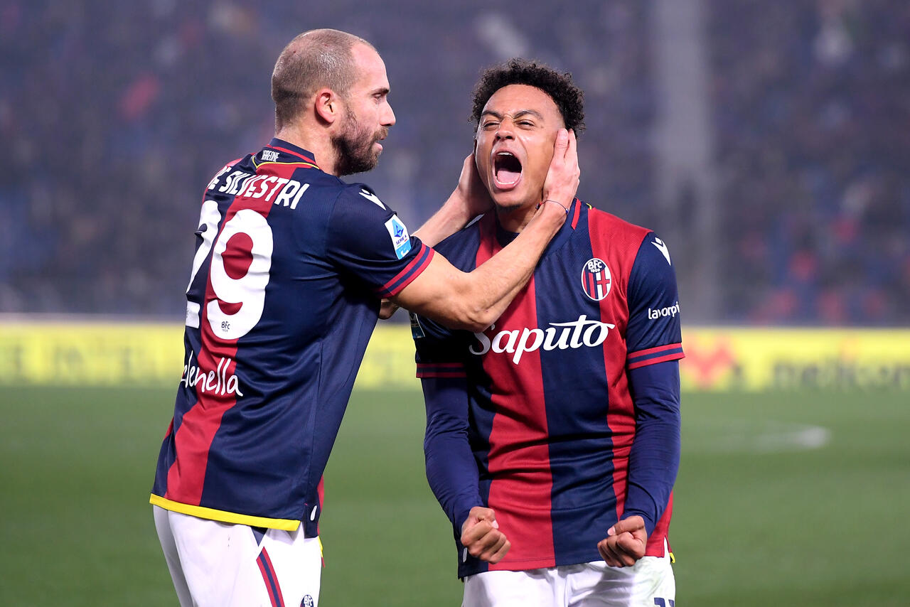 Dan Ndoye e Lorenzo De Silvestri (Photo by Alessandro Sabattini/Getty Images Via OneFootball)