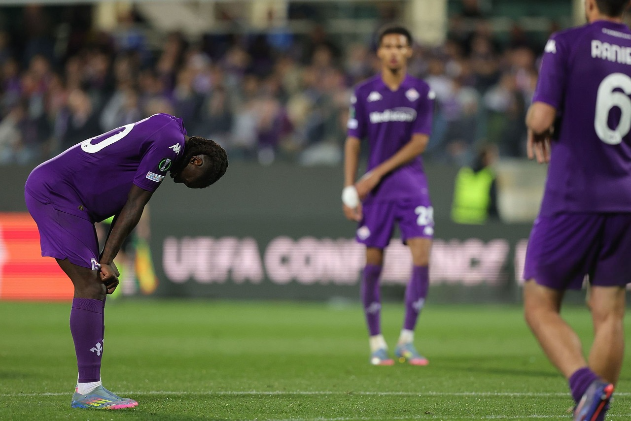 La delusione dei giocatori della Fiorentina contro il Betis