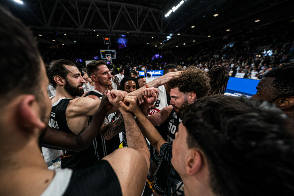 Giocatori Virtus dopo Virtus-Trapani