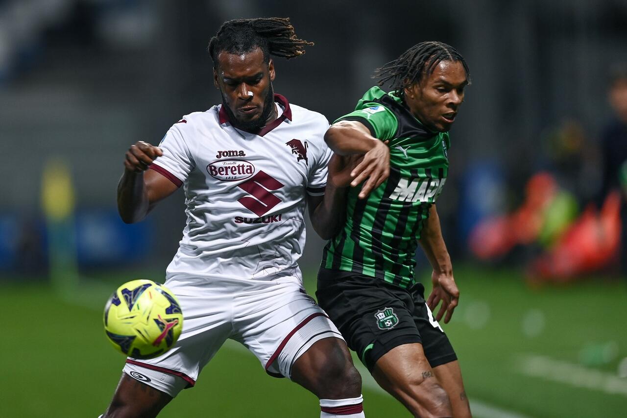 Andreaw Gravillon in contrasto con Armand Laurientè (ph. Image Sport)