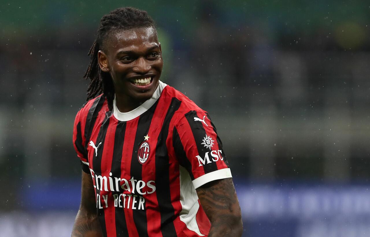 Rafael Leao, attaccante del Milan, in azione allo Stadio Giuseppe Meazza