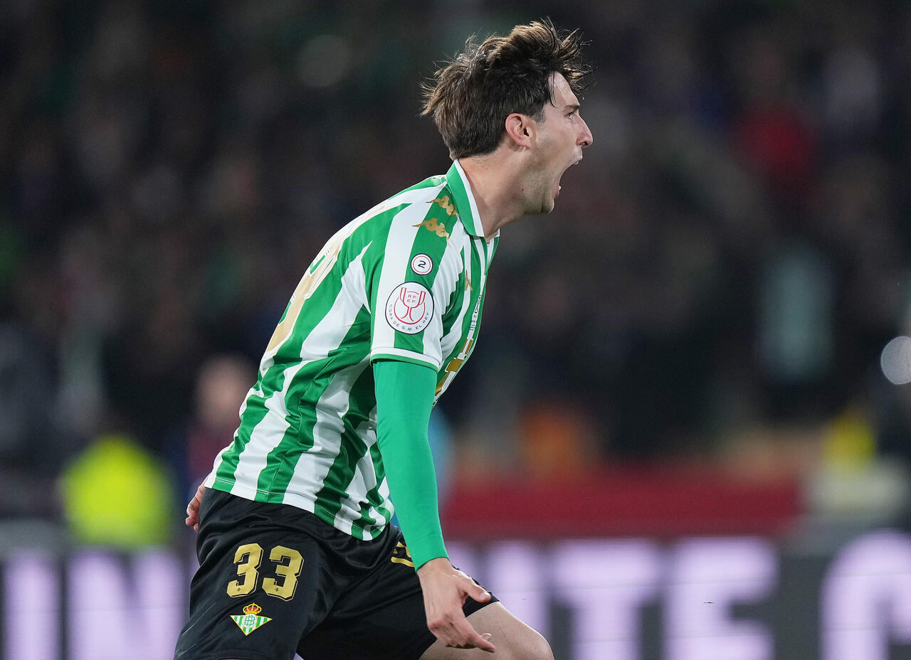 Juan Miranda con la maglia del Betis
