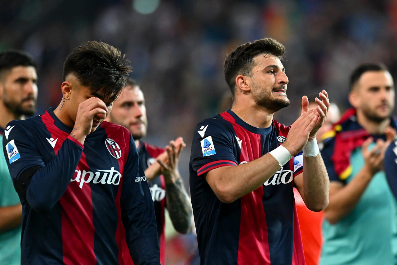 Riccardo Orsolini e Santiago Castro (Photo by Alessandro Sabattini/Getty Images Via OneFootball)