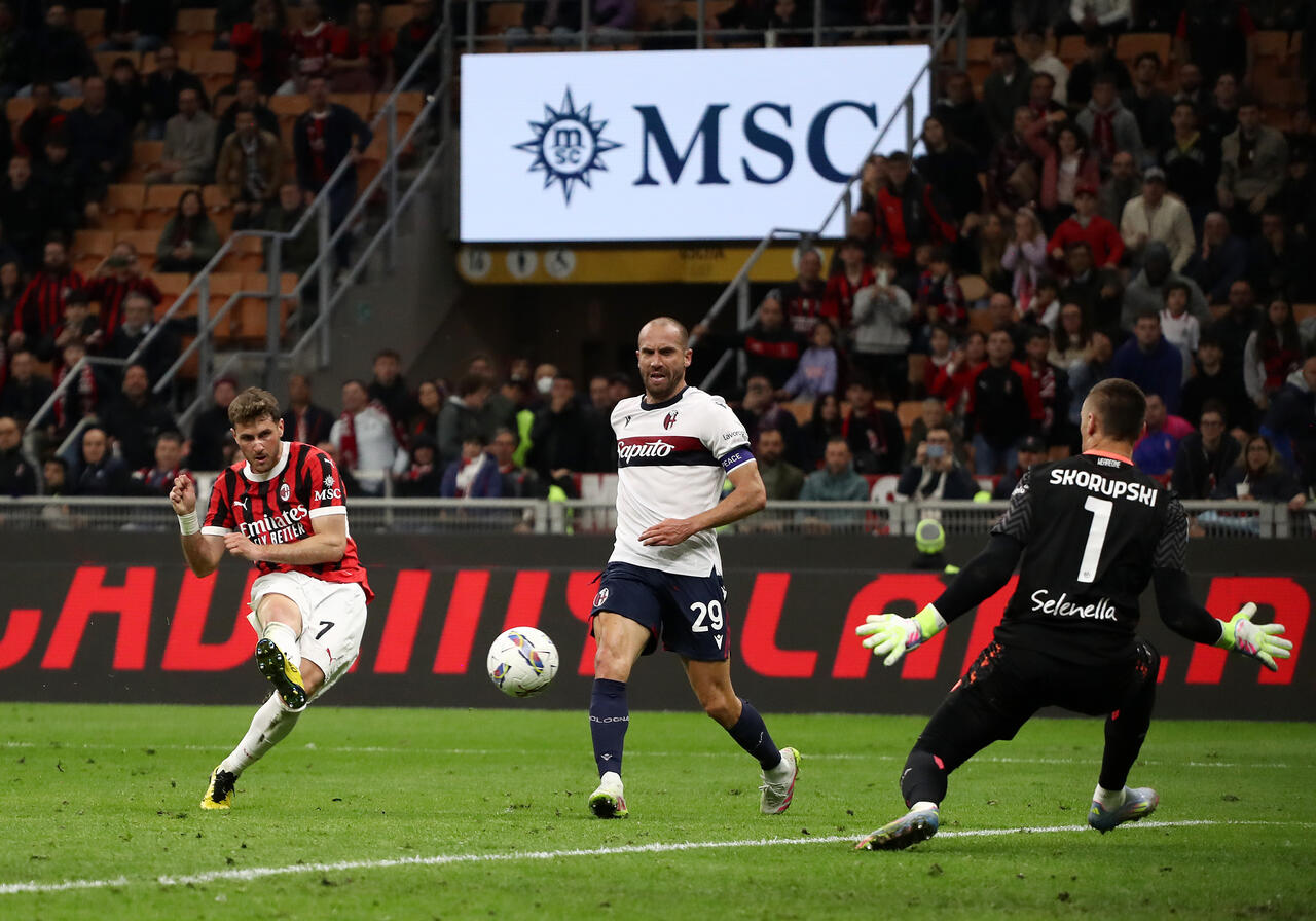 Skorupski e De Silvestri in occasione del gol di Gimenez