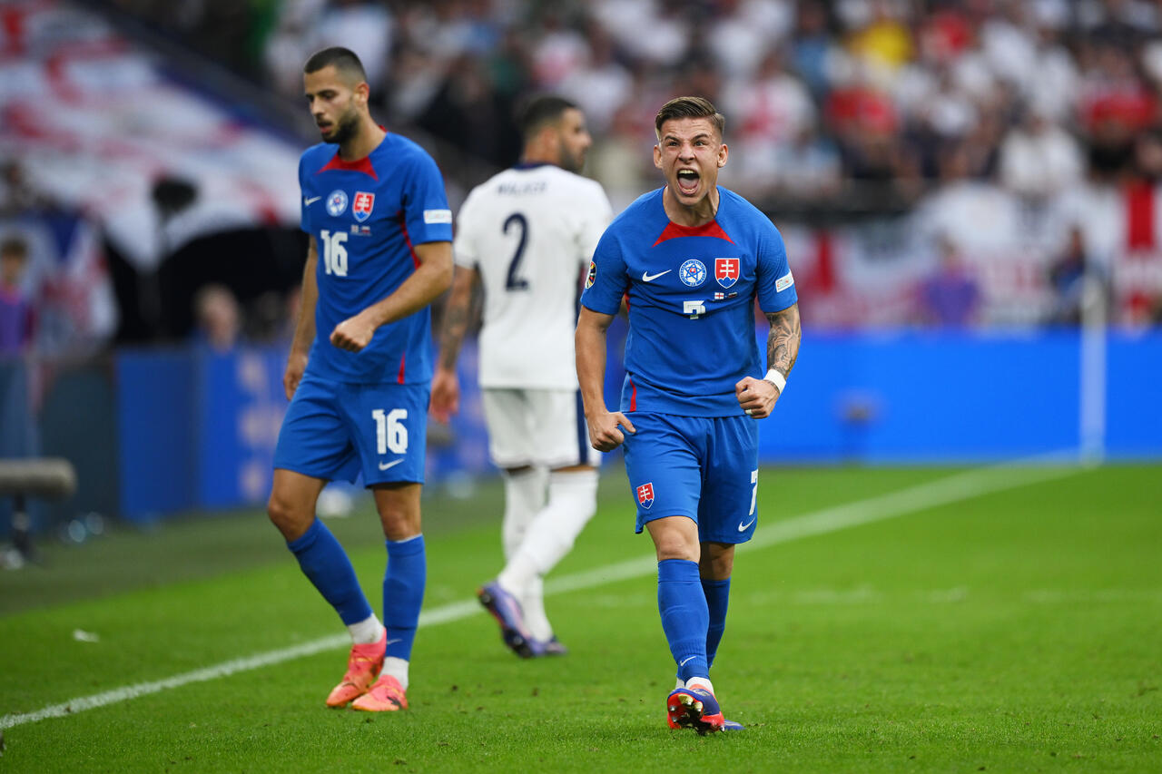 Tomas Suslov della Slovacchia esulta durante la partita degli ottavi di finale di UEFA EURO 2024 tra Inghilterra e Slovacchia, disputata all’Arena AufSchalke