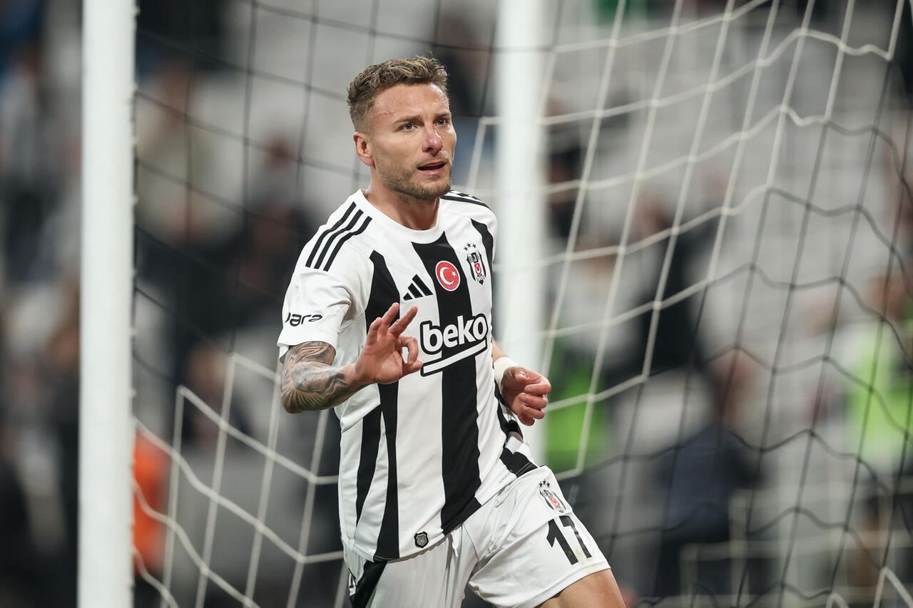 Ciro Immobile del Besiktas esulta dopo aver segnato il suo quarto gol durante la partita di Super Lig turca tra Besiktas e Hatayspor