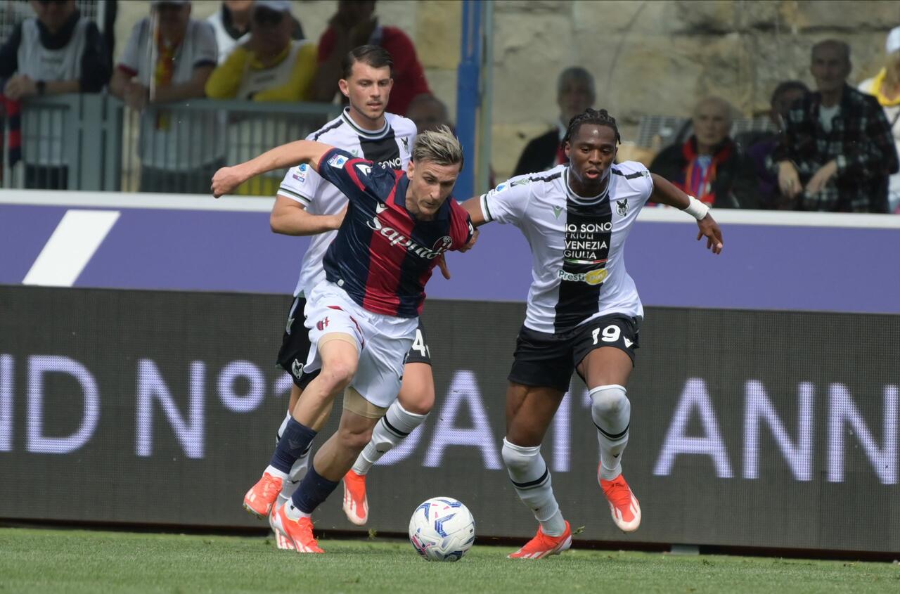 Alexis Saelemaekers, Lazar Samardzic e Kingsley Ehizibue